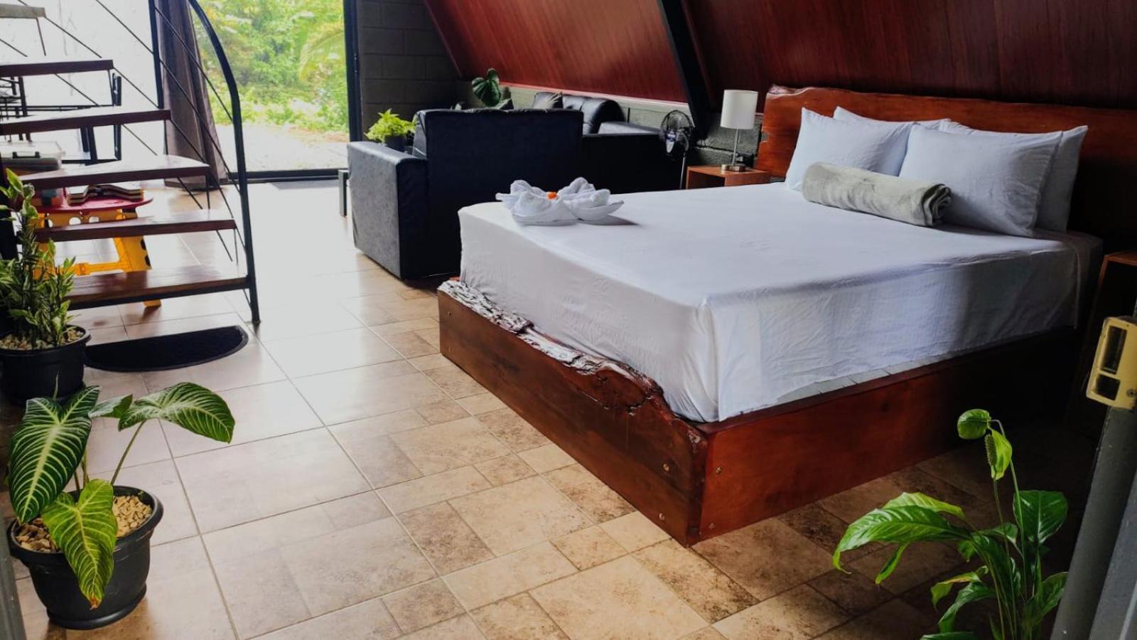Yarumo Lodge, Rio Celeste Black Chalets Бихагуа Экстерьер фото