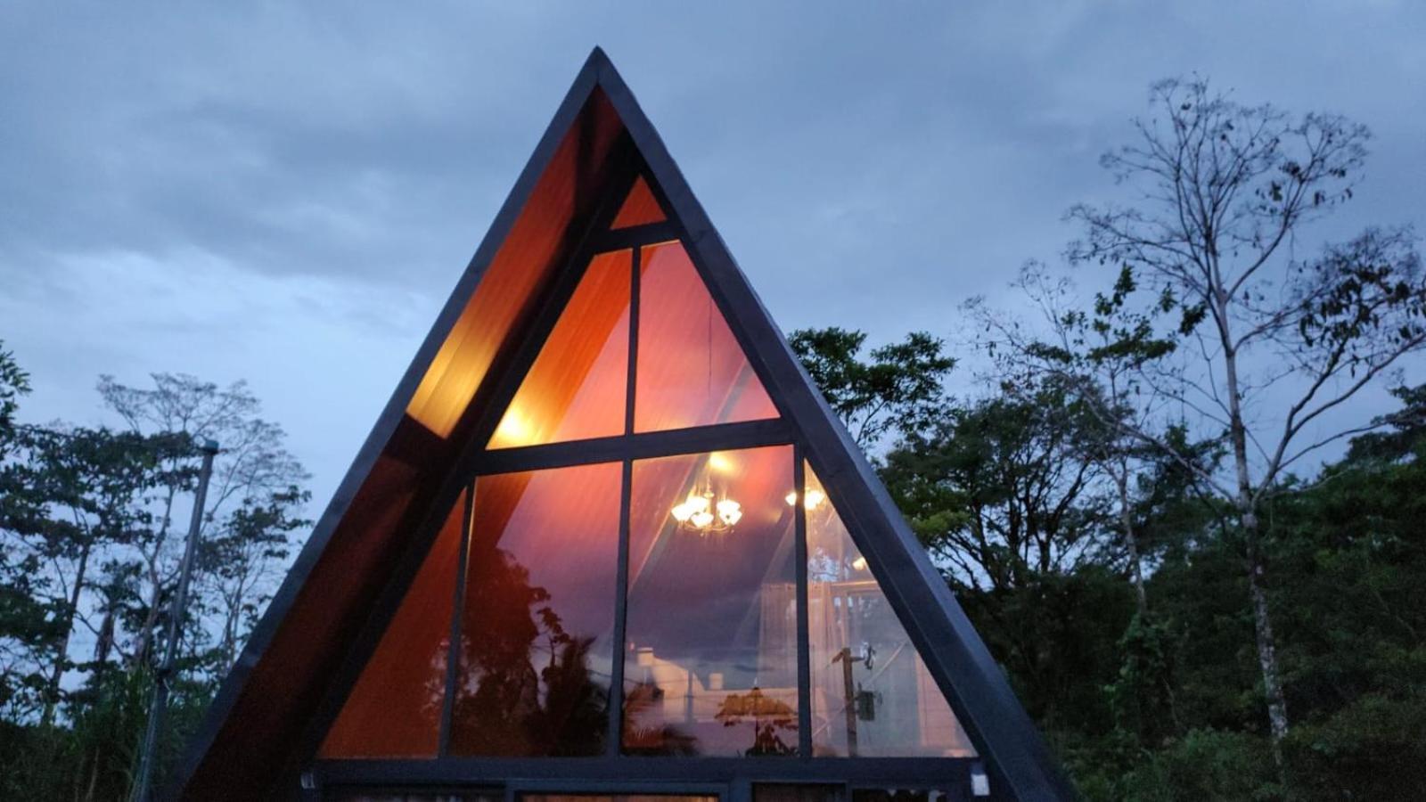 Yarumo Lodge, Rio Celeste Black Chalets Бихагуа Экстерьер фото
