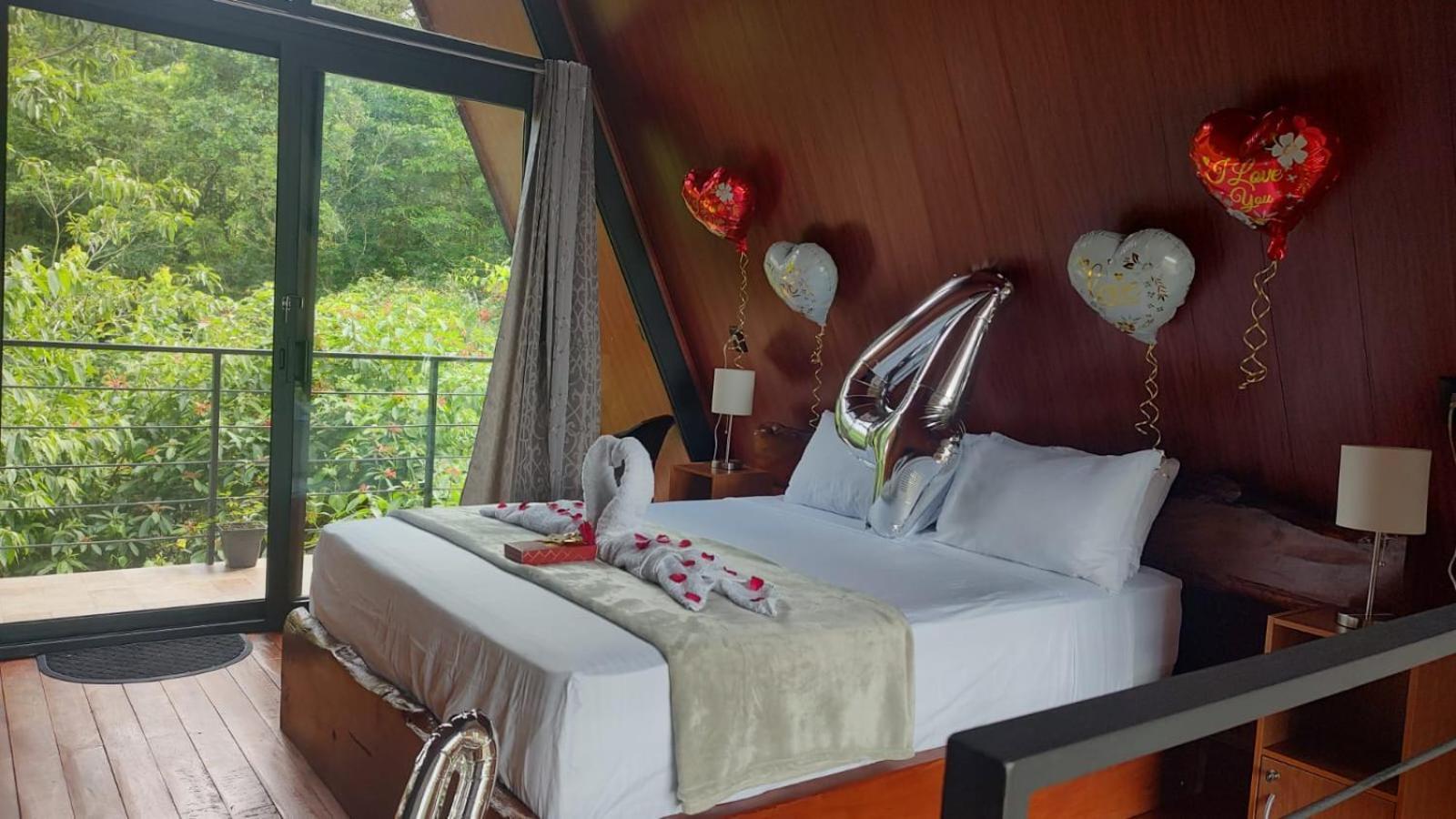 Yarumo Lodge, Rio Celeste Black Chalets Бихагуа Экстерьер фото