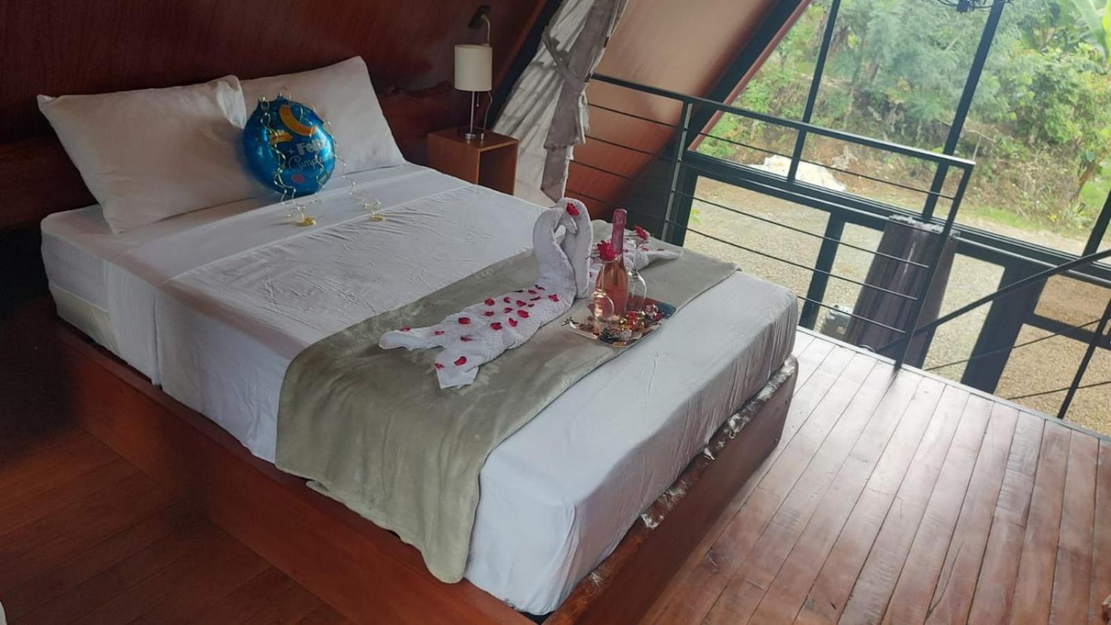 Yarumo Lodge, Rio Celeste Black Chalets Бихагуа Экстерьер фото