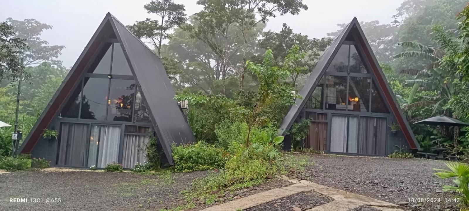 Yarumo Lodge, Rio Celeste Black Chalets Бихагуа Экстерьер фото
