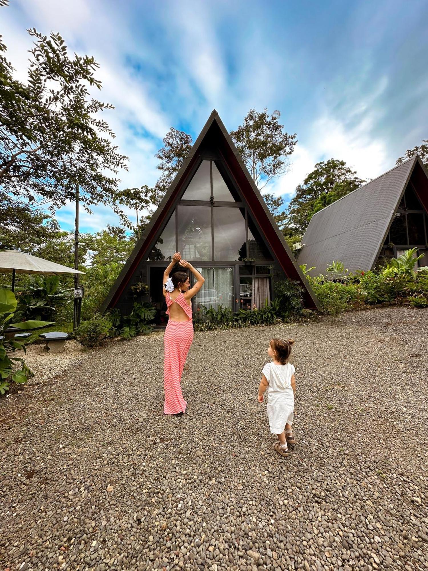 Yarumo Lodge, Rio Celeste Black Chalets Бихагуа Экстерьер фото