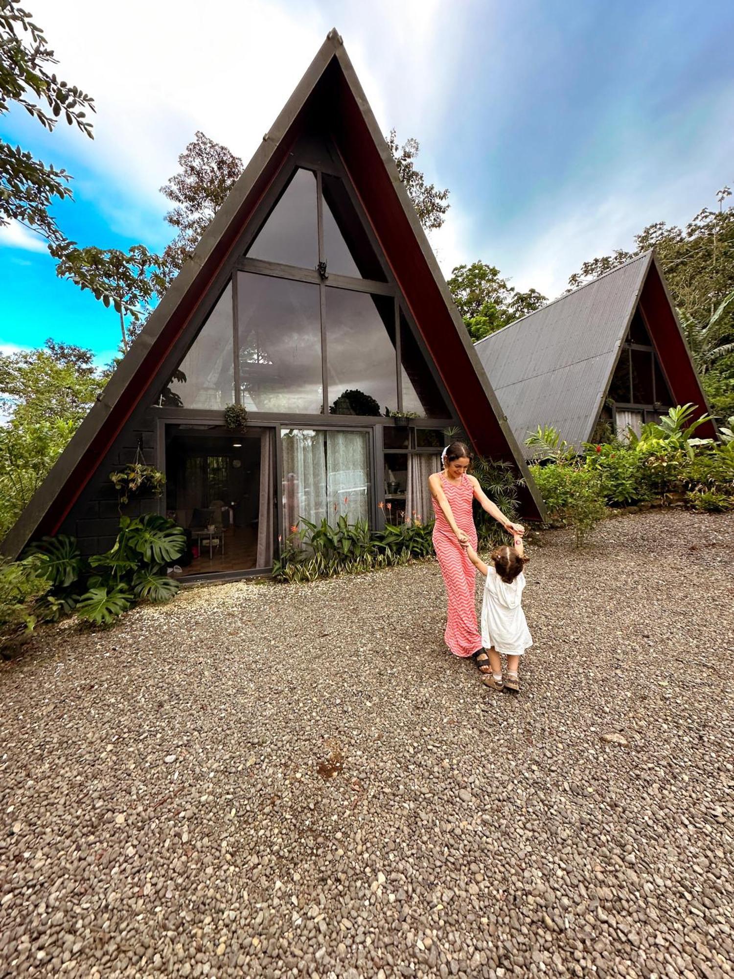 Yarumo Lodge, Rio Celeste Black Chalets Бихагуа Экстерьер фото
